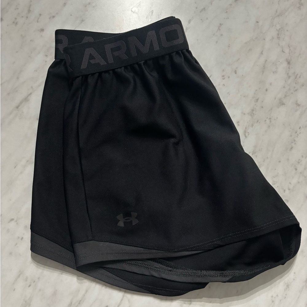 Under Armour Women's size small Black Shorts
